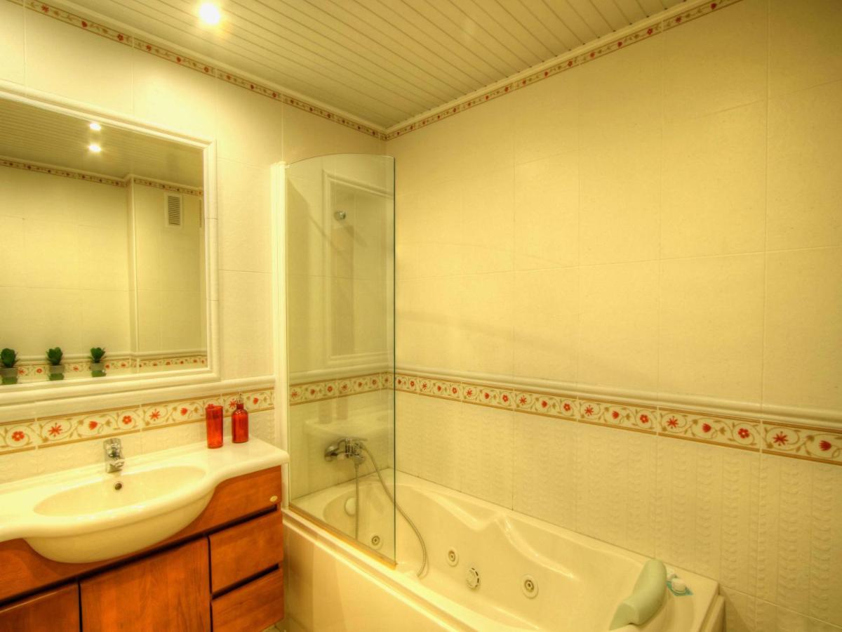 Apartment Balcony With View, Private Garage, An Elevator Setubal