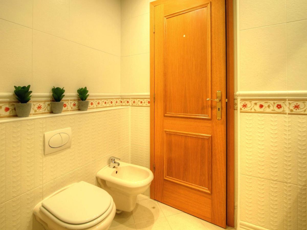 Balcony With View, Private Garage, An Elevator * Setubal
