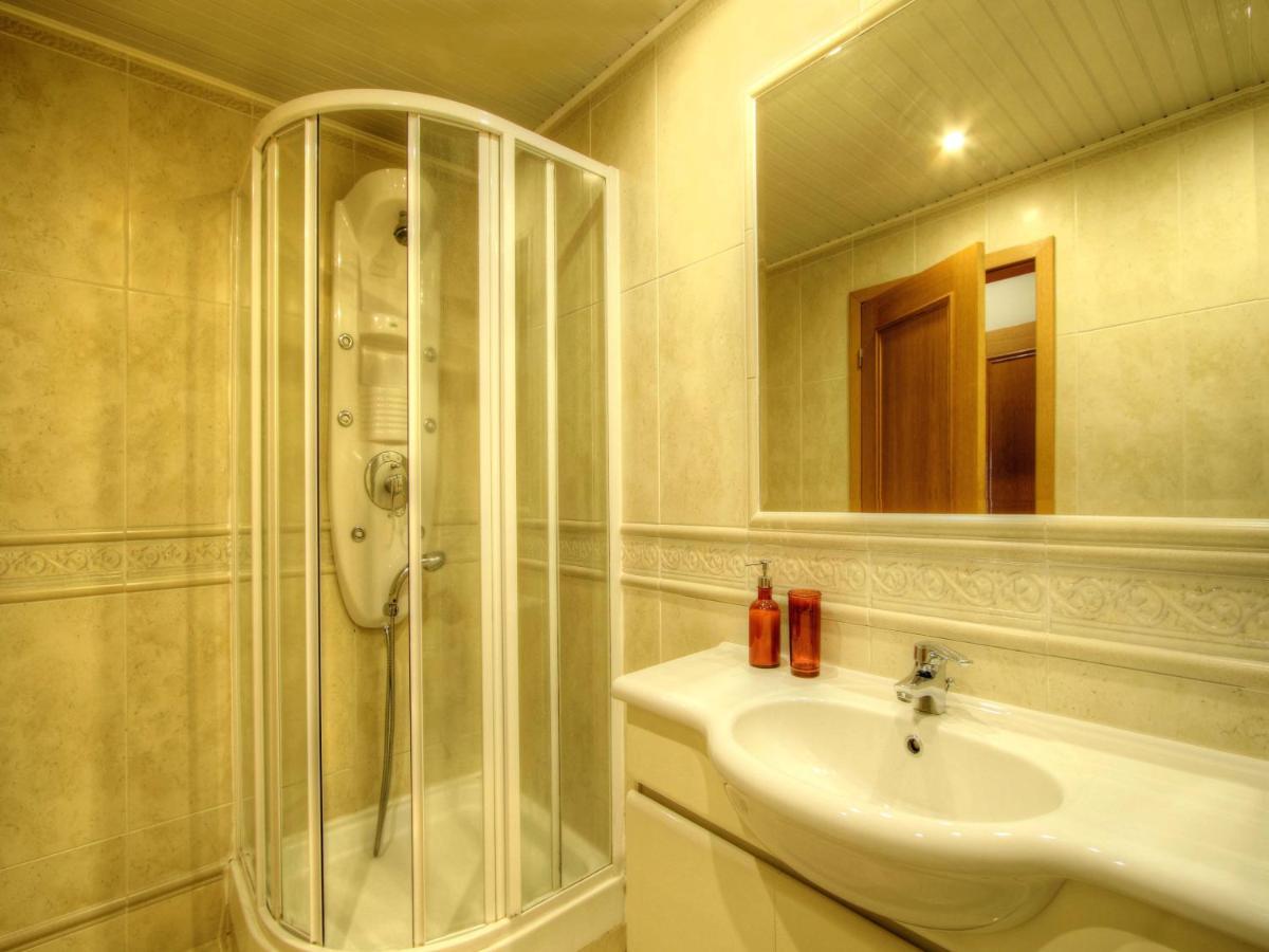 Apartment Balcony With View, Private Garage, An Elevator Setubal
