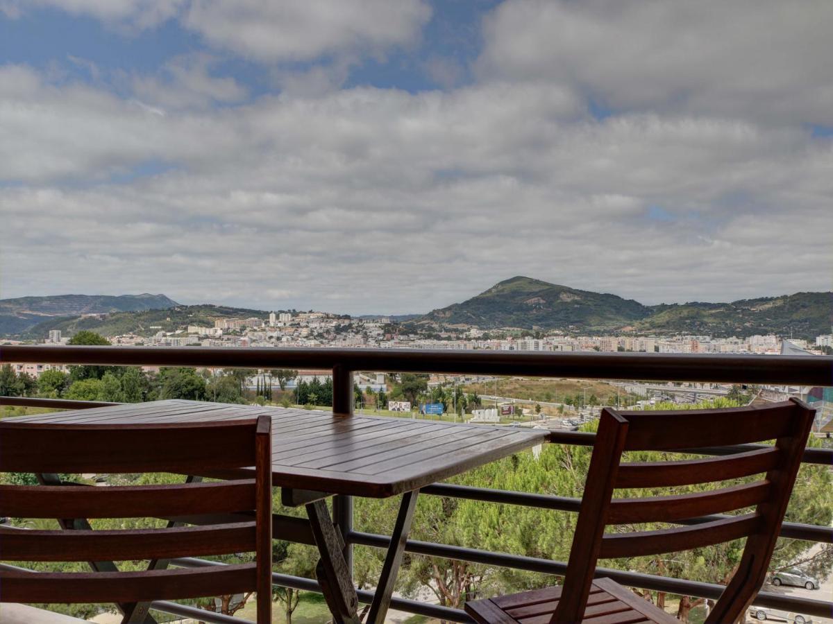 Balcony With View, Private Garage, An Elevator * Setubal