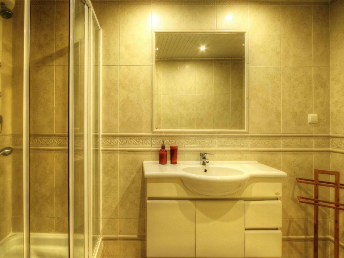 Balcony With View, Private Garage, An Elevator * Setubal
