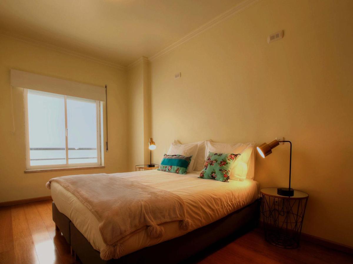 Balcony With View, Private Garage, An Elevator * Setúbal